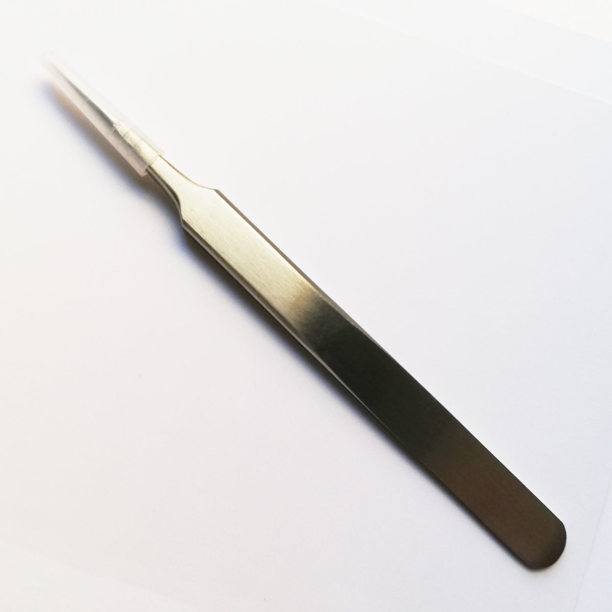 Pointed precision tweezers